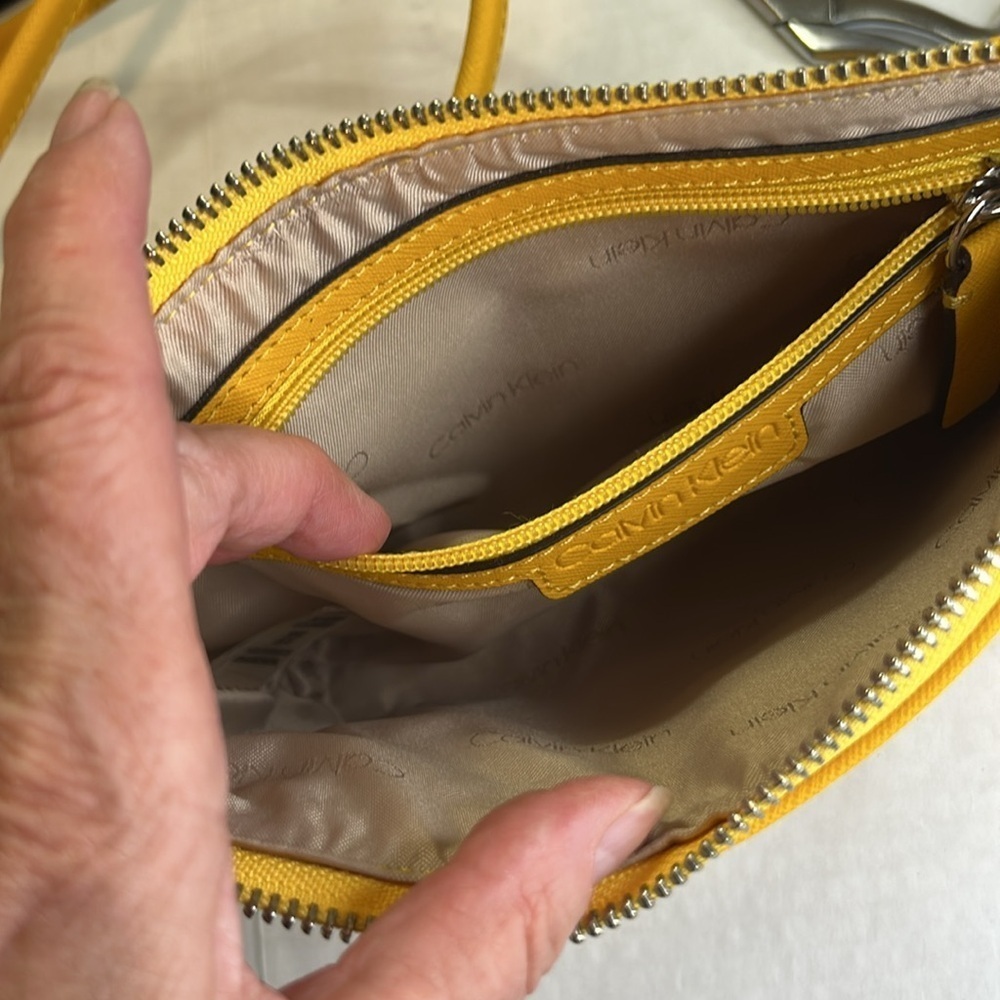 CALVIN KLEIN CROSSBODY BAG MINI IN SUNNY YELLOW SZ S - Picture 6 of 14